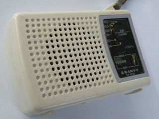 1985 VINTAGE SANYO RP - 1270 AM MW POCKET TRANSISTOR RADIO,  VG,  AND GREAT 3