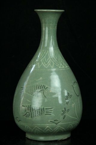 May168 Korean Goryeo Celadon Porcelain Bottle Black&white Fish Inlaid