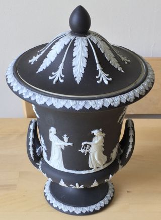Rare Antique Wedgwood Black Dip Jasperware Porcelain 8.  5 " Campana Vase