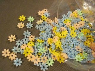 True Vtg 1960s Plastic Daisy Jewelry Findings Mixed Colors Us Stock.  5 "