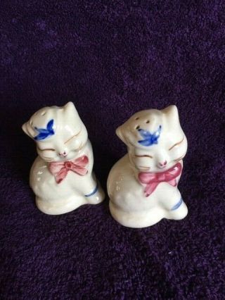 Vintage Shawnee Pottery Salt & Pepper Shakers " Puss In Boots " 1937 To 1942
