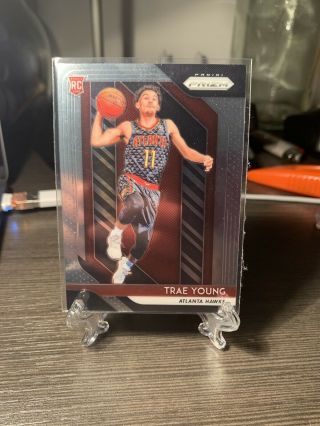 Trae Young 18 - 19 Panini Prizm Base Rookie Rc