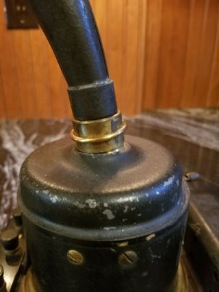 Antique horn speaker by Magnavox Type R - 3 Model D 3
