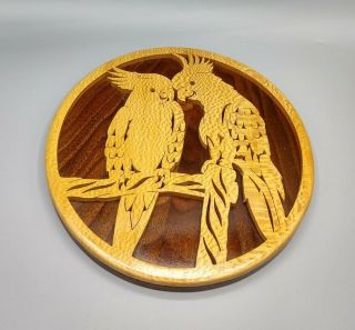 Vtg Handcrafted Eileen Lesley - Scotten Round Two Tone Wooden Plaque Parrot Birds