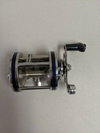 Vintage Olympic Dolphin 621 - Lw Fishing Reel