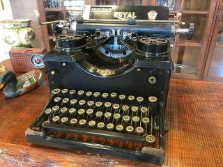 Typewriter Royal Model 10