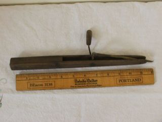 Vintage Primitive Wooden Shuttle Needle? Sewing Tool Rug Making Great Patina