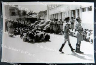 1957 Hong Kong - Kowloon Riots Soldiers & Arrested Rioters 4 - Photo 13.  5 By 9cm