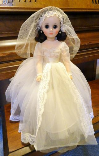 Madam Alexander Elise Bride Doll - 1970 - 80 - Orig Dress,  Veil,  Hoop - 17 " -