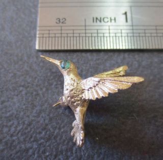 Vtg 14k Solid Y.  Gold Hummingbird With Emerald Eye Brooch Pin 2.  52 Gram