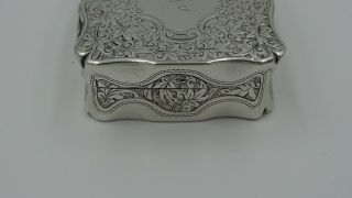 Fine Highly chaised Silver Table Snuff box by Colen Hewer Cheshire,  Chester 1904 3
