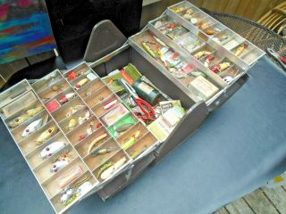 Vtg.  Kennedy 443 Double Sided Cantilevered Tackle Box Full Of Old Lures.  Heddon