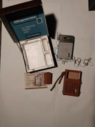 Vtg Magnavox Companion All Transistor Portable Radio Model 2 Am 80 Box