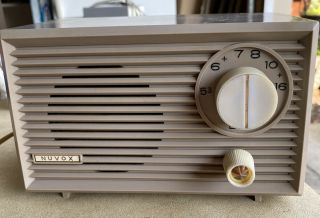 Vintage nuvox table top tube radio Made In Japan 2