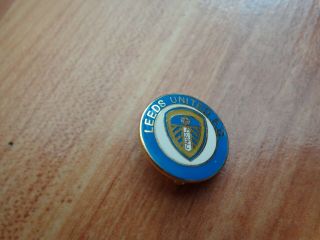 Classic Vintage Leeds United Fc Emblem Crest Blue Enamel Football Pin Badge