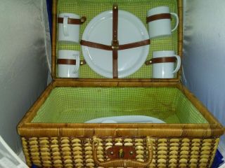 Vintage Wicker Rattan Picnic Basket Green Gingham Plastic 4 Person Dinner Set