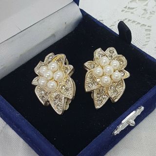 Vintage Floral Sparkly Clip - On Earrings Silver Tone Faux Pearl Big Kitsch Retro