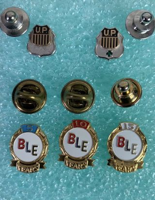 Union Pacific,  10k Gold 5,  & 10 Year Emerald Pin,  3 Ble Service 5 10 15 Years