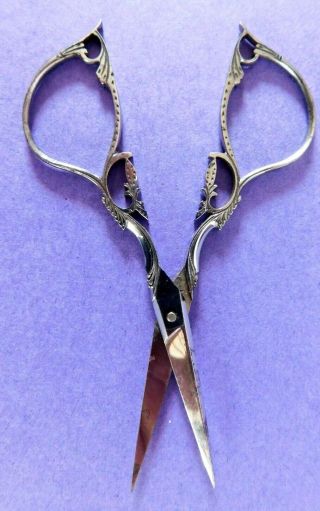 FINE ANTIQUE ORNATE FRENCH STEEL SEWING SCISSORS (FOR ETUI) 2
