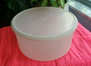 Vintage Tupperware 256 - 1 Large Round Cake Taker Storage Container 32 Cups Euc