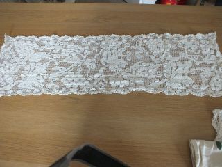 Pretty Vintage Cotton Lace Table Runner 35 Inches X 10 Inches (n8)