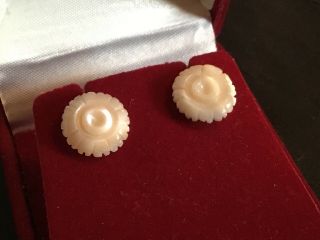Vintage Mother Of Pearl & Silver Carved Flower Stud Earrings 4836