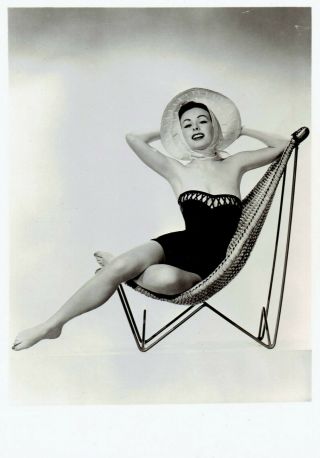 1957 Vintage Photo Barefoot Leggy Actress Jeanne Crain Cheesecake Poses Swimsuit