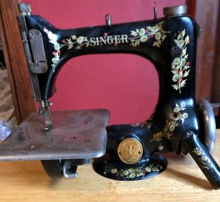 Antigue Sewing Machine Singer No 24