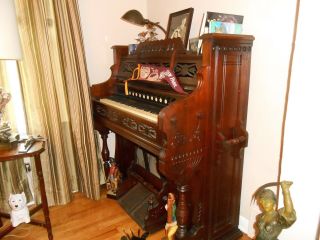 Antique Victorian Estey Organ Co.  Pump Parlor Organ