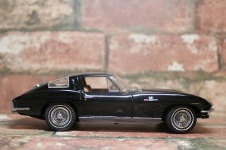 DANBURY 1/24 SCALE 1963 CHEVROLET CORVETTE STING RAY COUPE BOX WITH TITLE 2