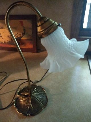 Vintage Art Deco Lily Pad Table Lamp With Gooseneck & White Ruffled Tulip Shade.