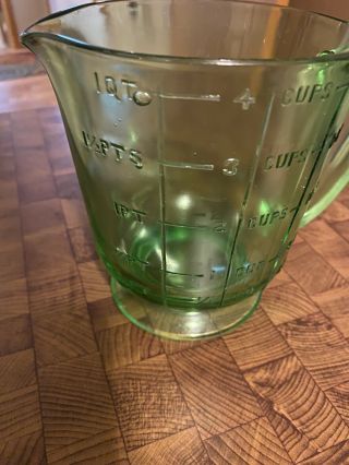 Vintage Green Glass Measuring Cup Pitcher 1 Qt - 4 Cups - 32 Oz W/Pedestal Base 2