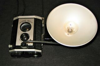 Camera Brownie Reflex Vintage Synchro Model W/flash Made In Usa - Eastman Kodak