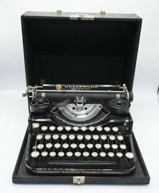 1924 Underwood Standard Portable Typewriter Four Bank Keyboard W/case