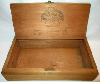 Vintage H.  Upmann Habana Hinged Wood Cigar Box Metal Ring Pull Inside
