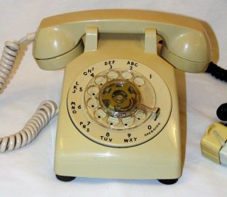 Vintage Itt Tan Beige Rotary Dial Telephone