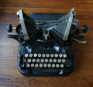 The Oliver No 9 Antique Typewriter From 1910s/ 1920s (oliver 9)
