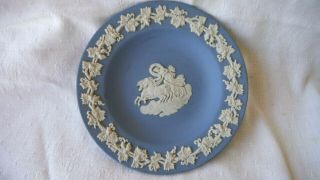 Vintage Wedgwood Blue/white Jasperware Trinket Pin Dish Chariot Scene 4 3/8 " Euc