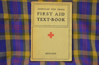 Vtg American Red Cross First Aid Text - Book 1940 Wwii W/114 Illustrations
