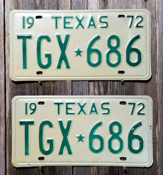 1972 Texas " Passenger " License Plate Pair 686 (/)