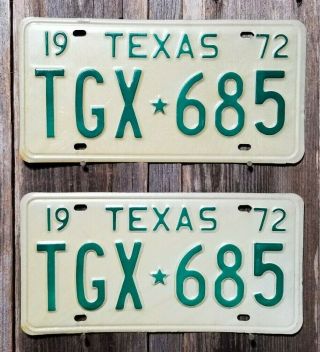 1972 Texas " Passenger " License Plate Pair 685 (/)