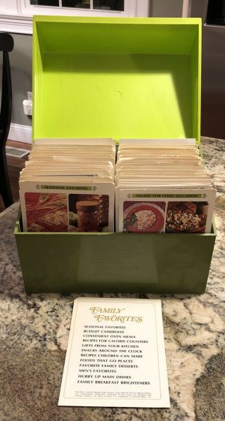 Vintage 1971 Betty Crocker Recipe Card Library Box Two Tone Green