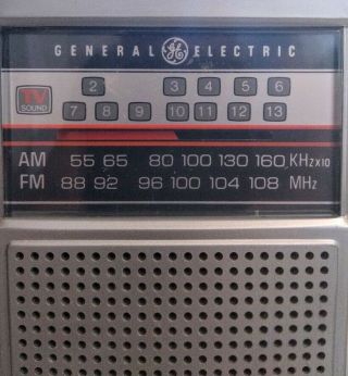 Vintage General Electric Model No.  7 - 2924a Tv Sound Am/fm Transistor Radio