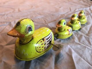 Vintage Ducks Wind - Up Metal Toy Mother Duck And Ducklings Collectable Americana
