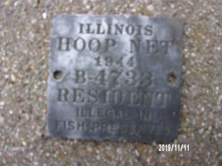 Vtg 1944 Illinois Hoop Net Fish License Metal Square B4733 Resident 2 " Square