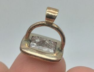 ANTIQUE VICTORIAN 9CT GOLD ROCK CRYSTAL INTAGLIO SEAL - YEW ONLY EYE - FOB - RING 3