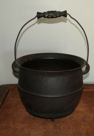 Antique Gate Marked Cast Iron 7 Kettle Cauldron Bean Pot With Fancy Handle