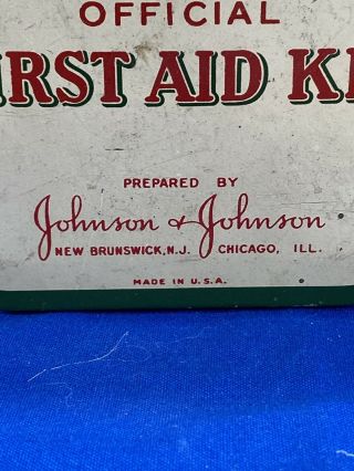 VINTAGE OFFICIAL GIRL SCOUT FIRST AID KIT BY JOHNSON AND JOHNSON TIN 3