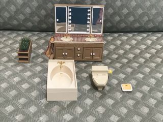 Vintage Tomy Smaller Homes Doll House Furniture Bathroom Set With Planter