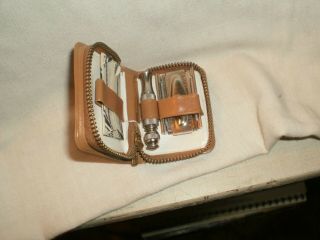 Vintage Mini Tiny Gillette Safety Razor Travel Kit In Is Plastic Case ??